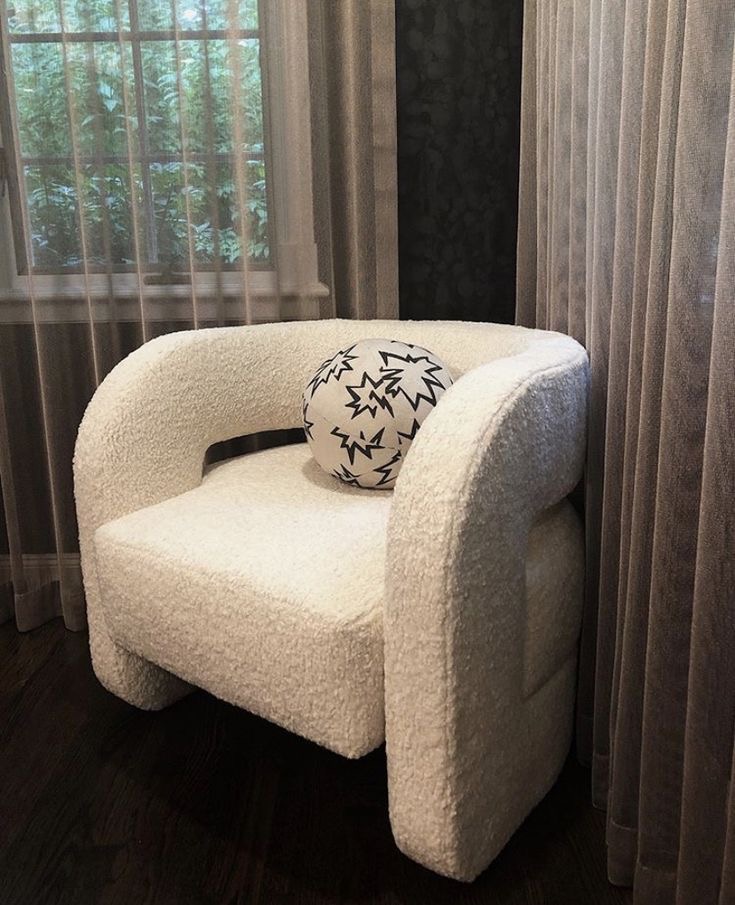 مبل و کاناپه لایف