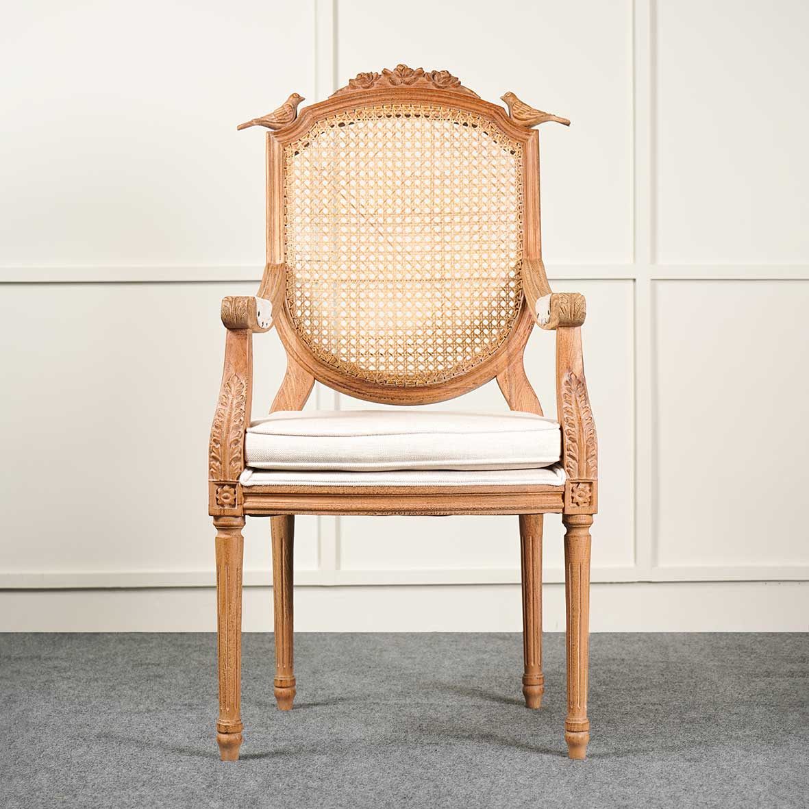 صندلی میزبان مدل گنجشکی