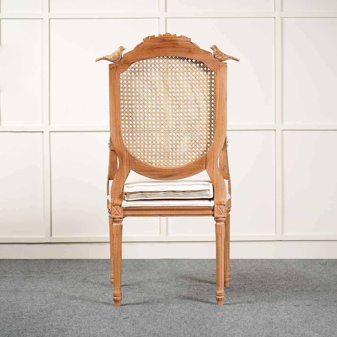 صندلی میزبان مدل گنجشکی